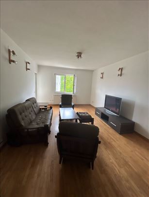 Kuća,dva trosobna stana,dvorište,2 parking mesta!