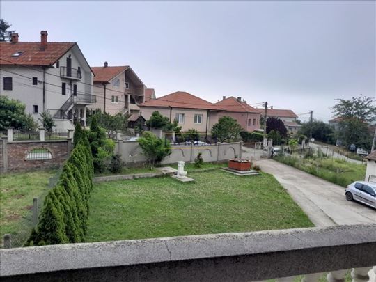 Kuća | Kumodraž | Tri posebna stana