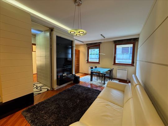 Lep 2.0 stan kod Vukovog spomenika