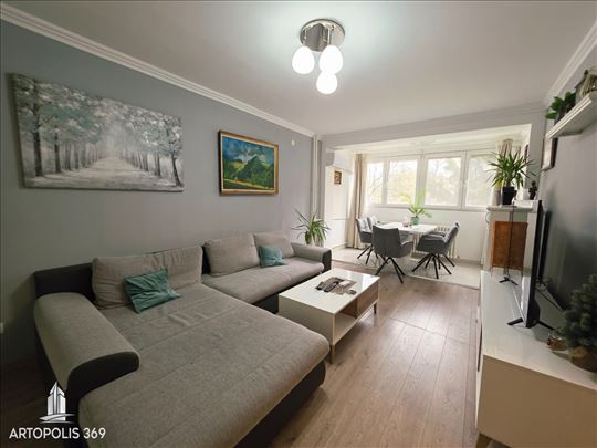 Renoviran, adaptibilan u 2.5, blizina keja