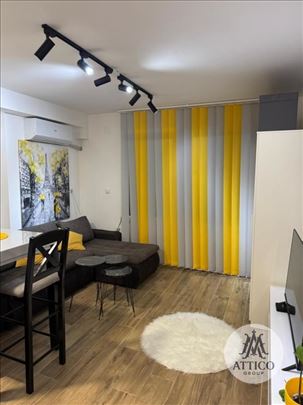 Moderna Lux garsonjera sa privatnim dvorištem – no