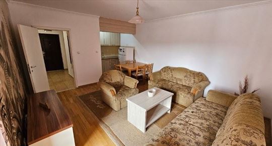 Odmah useljiv, 51m2, parking u dvorištu