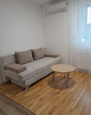 Odmah useljiv-Podbara-namešten 1.5 stan