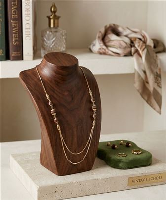 Ogrlica u boji zlata sa braon detaljima 