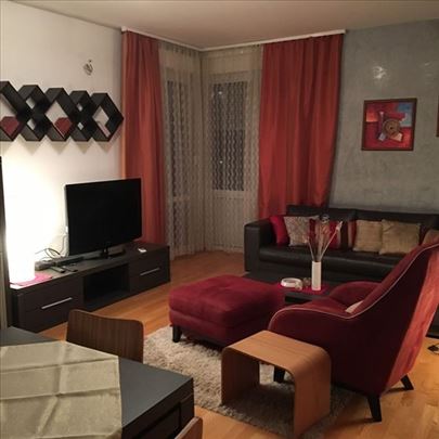 Park apartman, lux, komforan, garaža, ID 8888