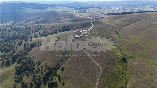 Placevi od 4 do 6 ari, na 2km od centra Zlatibora.