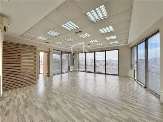 Poslovni prostor, centar Brankova, mereno 183m2 ID