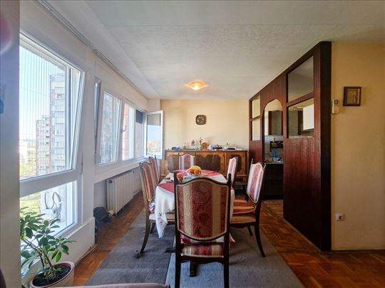 Prodajemo u Bl.70, uknjižen 3.0 stan Savski kej