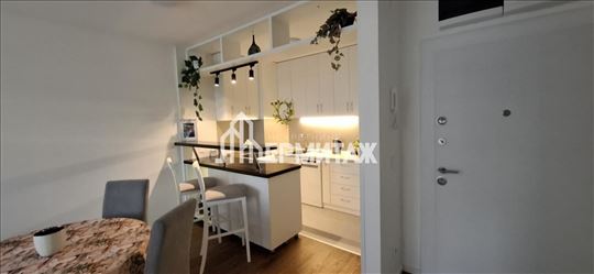 Sannyville 2.0, Garažno mesto, odmah useljiv