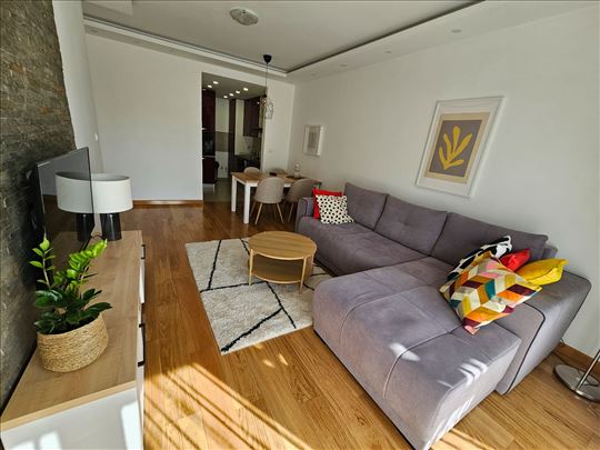 Suncana strana, dvosoban, garaza