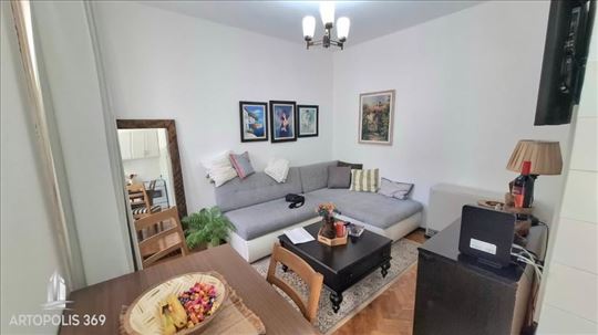 Uknjižen, 2.0, na odličnoj lokaciji + podrum 11m2 