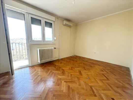52m², dvosoban, lep pogled, odmah useljiv