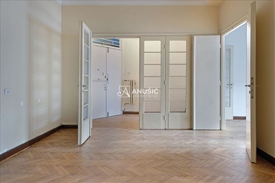 Centar, salonski, sa dva ulaza