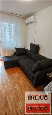 Dobar Jednoipopsoban stan u blizini Z.stanice/kod 