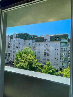 Izdaje se namešten stan na Vračaru – 40 m², dve te