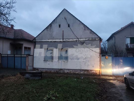 Kuća u Surduku odlična lokacija