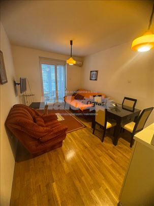 Odlična garsonjera kod gradske bolnice