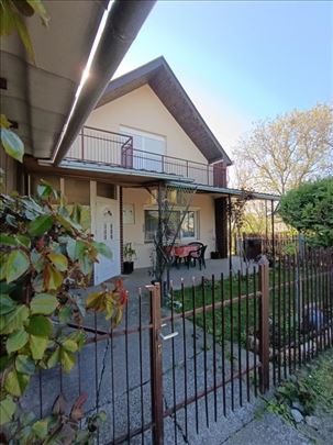 Odlična kuća sa prelepim dvorištem