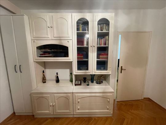 poklanjam regal i krevetac