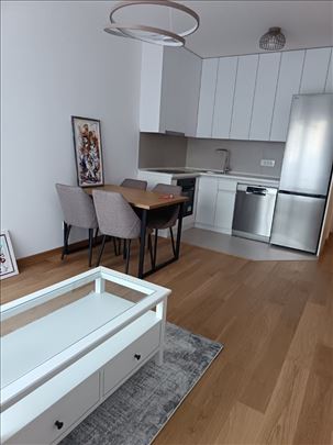 Prvo izdavanje, lux nov stan