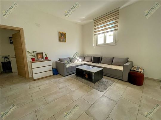 Savremen i Udoban Dom U Srcu Zemuna: Oaza Mira U Š