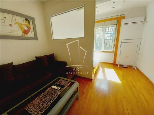 Stan sa parking mestom u srcu grada ID#14710