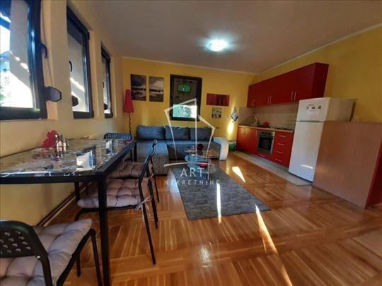 Zlatibor, kompletno opremljen, parking mesto ID#84