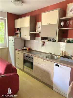 2.0. CG, renoviran, prvi sprat, top lokacija ID#11