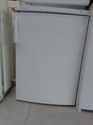 Bauknecht frizider 85cm