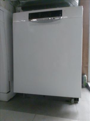 Bosch masina za sudove 12kompleta