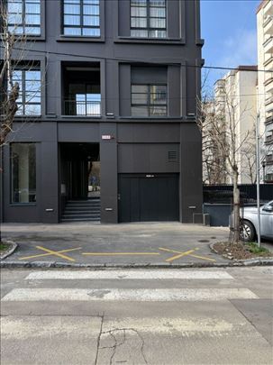 Dorćol, Cara Uroša, prostrano mesto