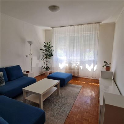 Dvosoban stan u Avijatičarskom naselju od 1. maja