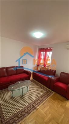 Izdaje se odličan trosoban stan u ulici Radoja Dak