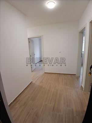 Izdaje se stan kao poslovni prostor, 66m2, Vojvode