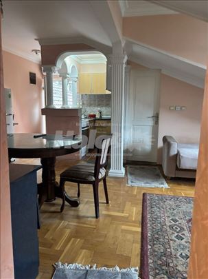 Izdajem apartman kod Cvetkove pijace 