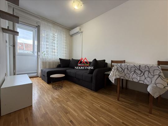 Jednoiposoban stan -31m2 -Banatić (Železnička st.)