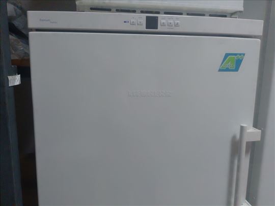Liebher vertikalni zamrzivac 180cm