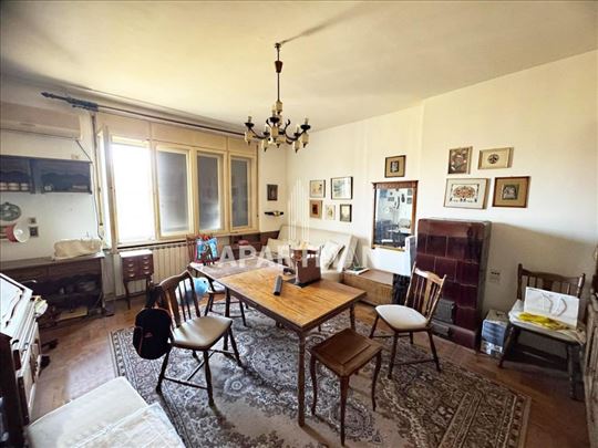 Lipov lad,funkcionalan 2.0 sa parkingom,za renovir