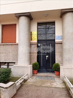 Niš, Centar, Sinđelićev trg Extra lux salonac 