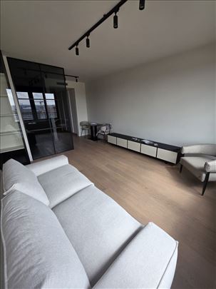 Nov, luks stan u Airport gardenu,opremljen