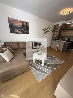 Nov, neuseljavan, lux stan na dobroj lokaciji