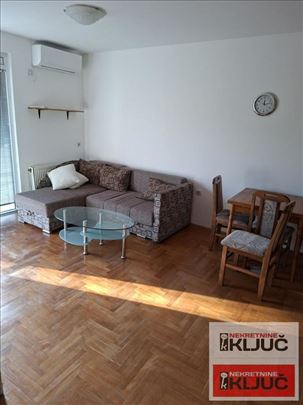 Odlican stan na Novom naselju