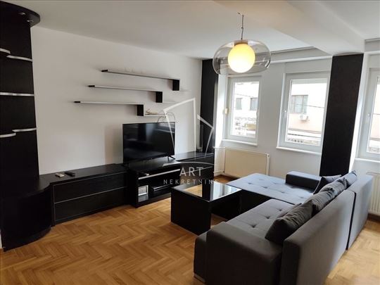 Trosoban sa garažnim mestom ID#14716