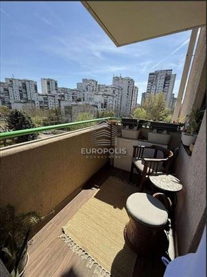 Porodični stan bez ulaganja, Dušana Vukasovića