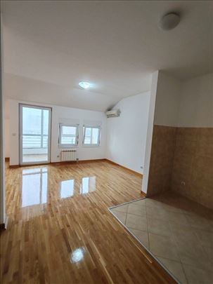 Premijum stan, uknjižen, top cena