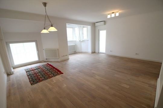 Renoviran,svetao 4.0 stan, može pp, Centar,ID 3868