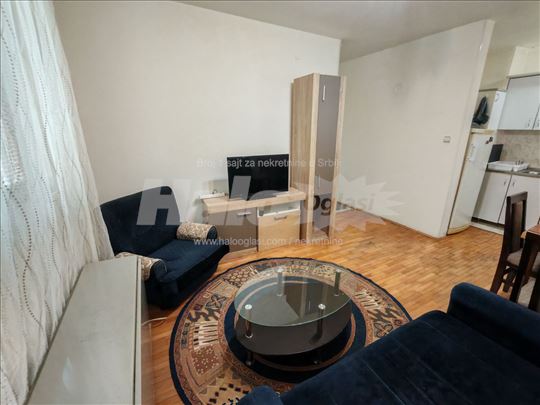 Stan namešten odličan 