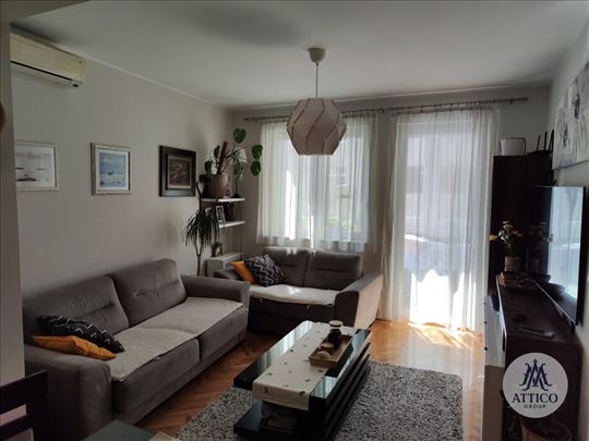 Svetao trosoban stan na Podbari + garaža – savršen