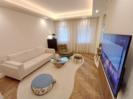 Veoma lep, svetao 3.0 stan, nov nameštaj, ID 3105