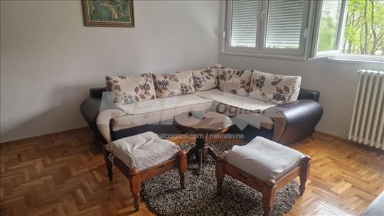 Blok 4, 2. sprat, svetao renoviran stan